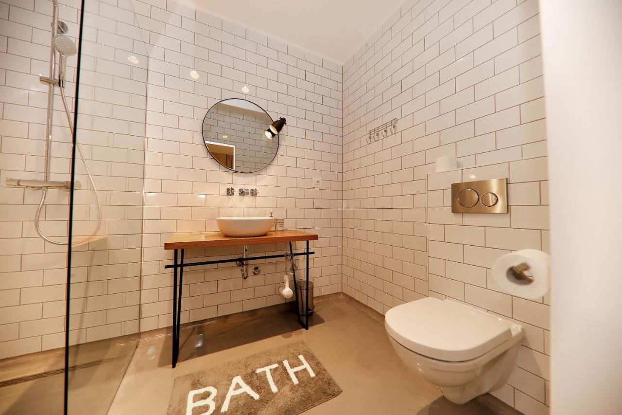 Apartment Whiterooms 12 *