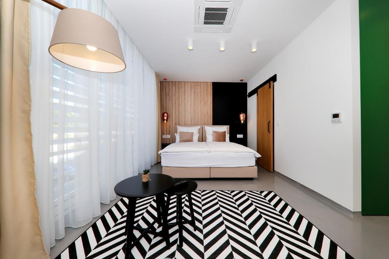 Whiterooms 12
